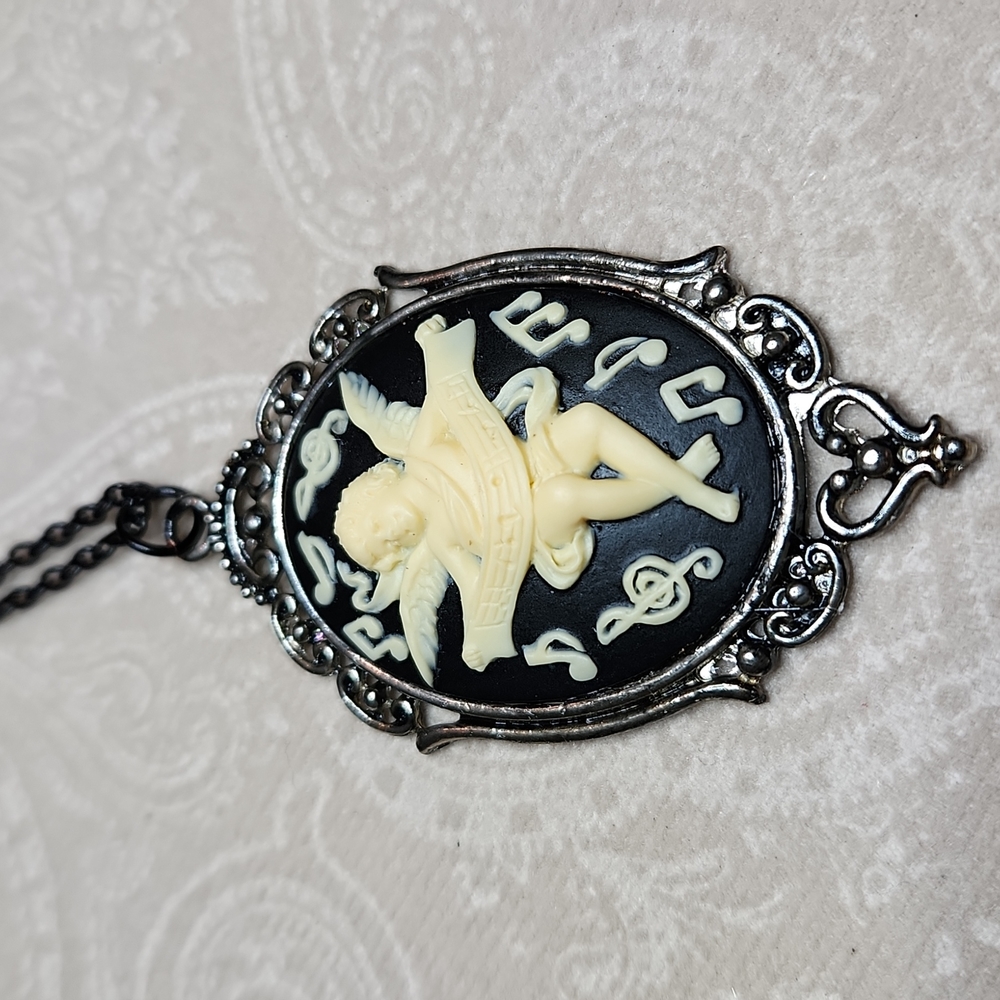 HANDMADE Musical angel cherub cameo pendant necklace black cream silver tone NWT